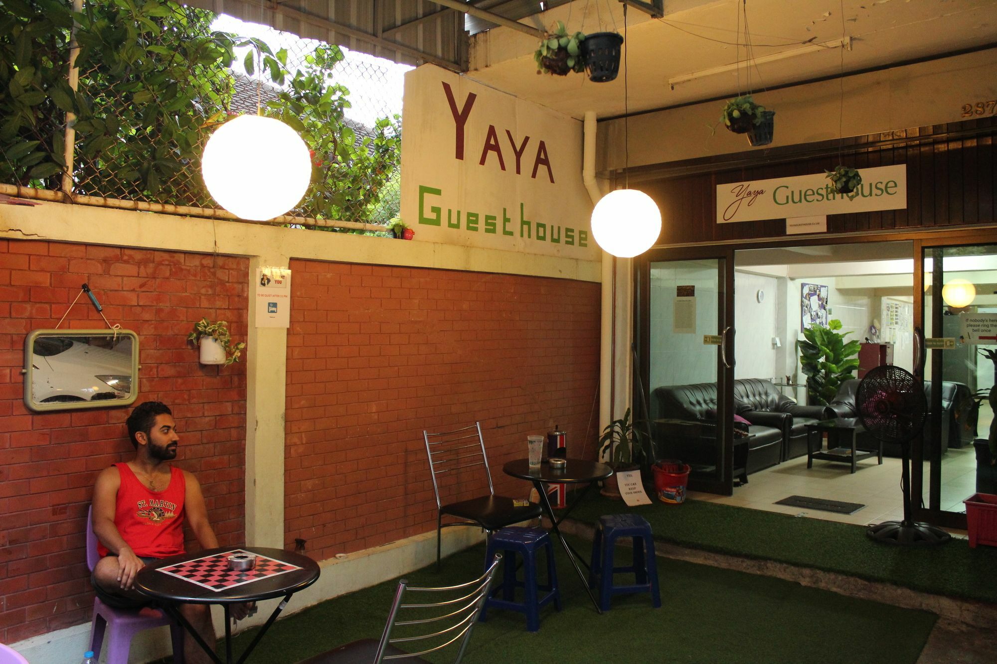 Yaya Guesthouse 曼谷 外观 照片
