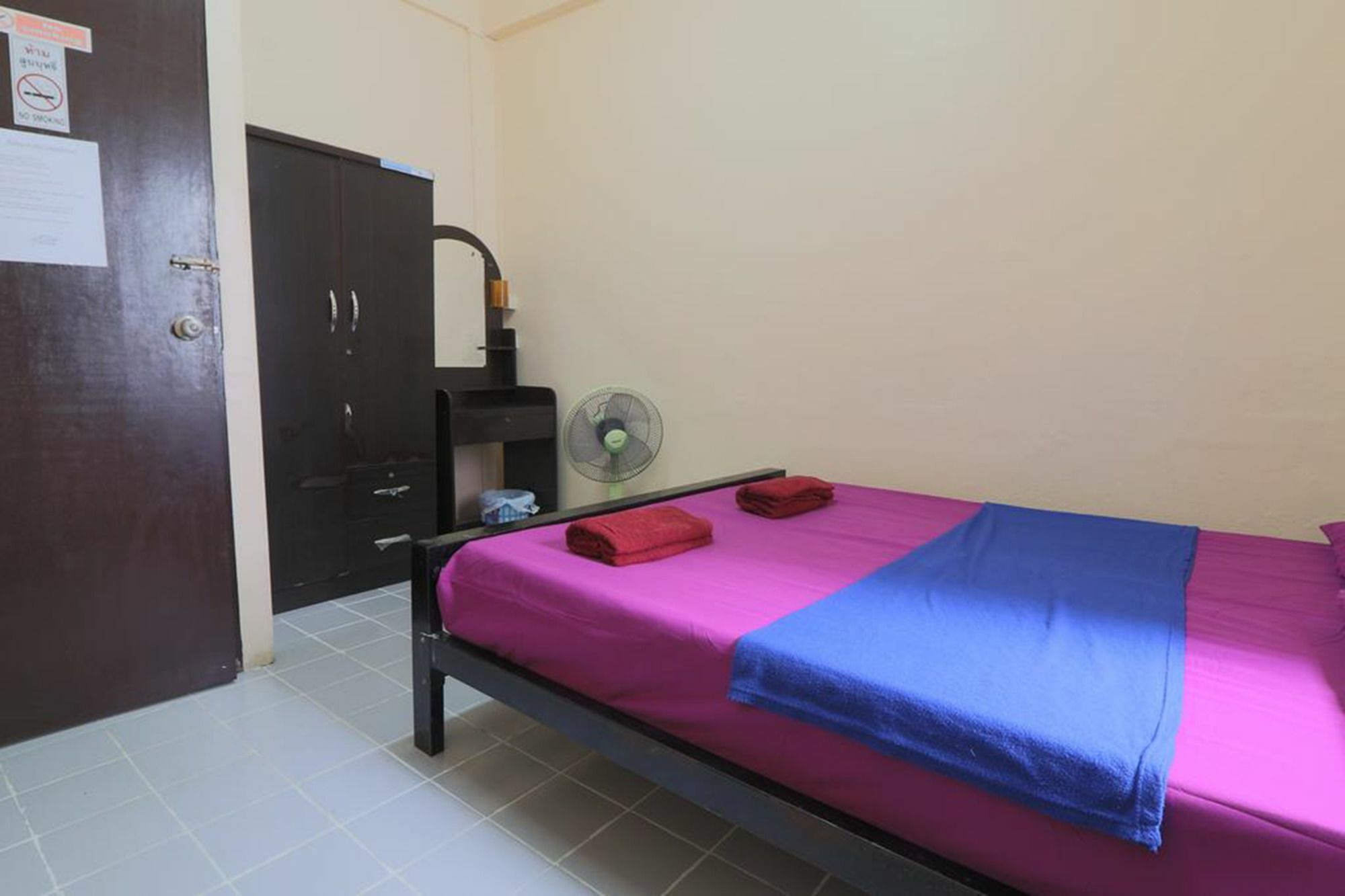 Yaya Guesthouse 曼谷 外观 照片